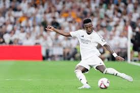 詹姆斯神奇压哨补篮绝杀！湖人全队狂欢庆祝，东契奇轰34+7+7.